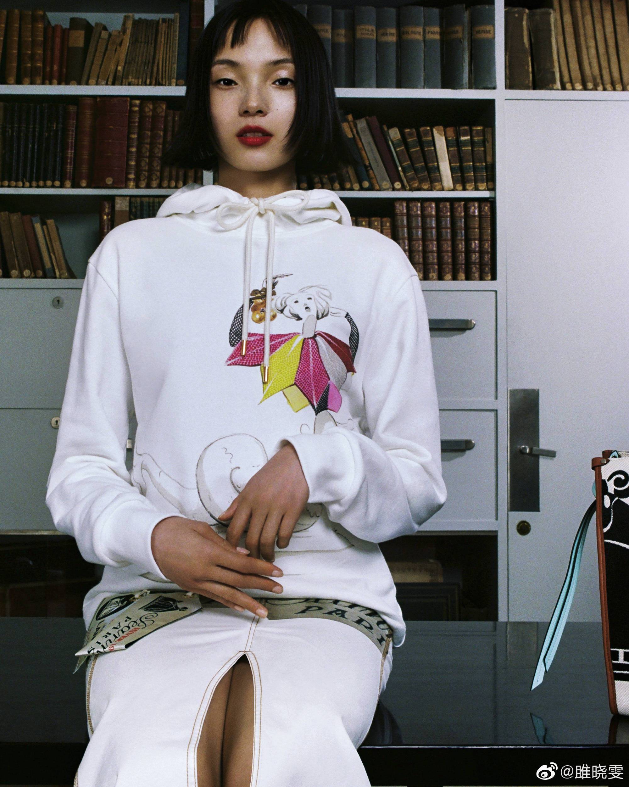 黑色|31岁雎晓雯又美又飒,走下t台的她,带给我们不一样时尚潮搭!