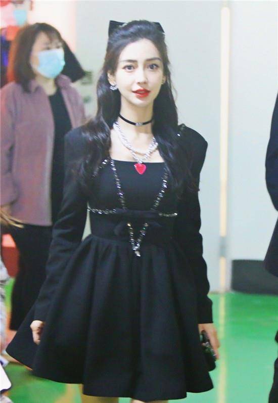 马尾|黄晓明真把baby宠成了少女，杨颖录跑男扎双马尾，甜似邻居妹妹