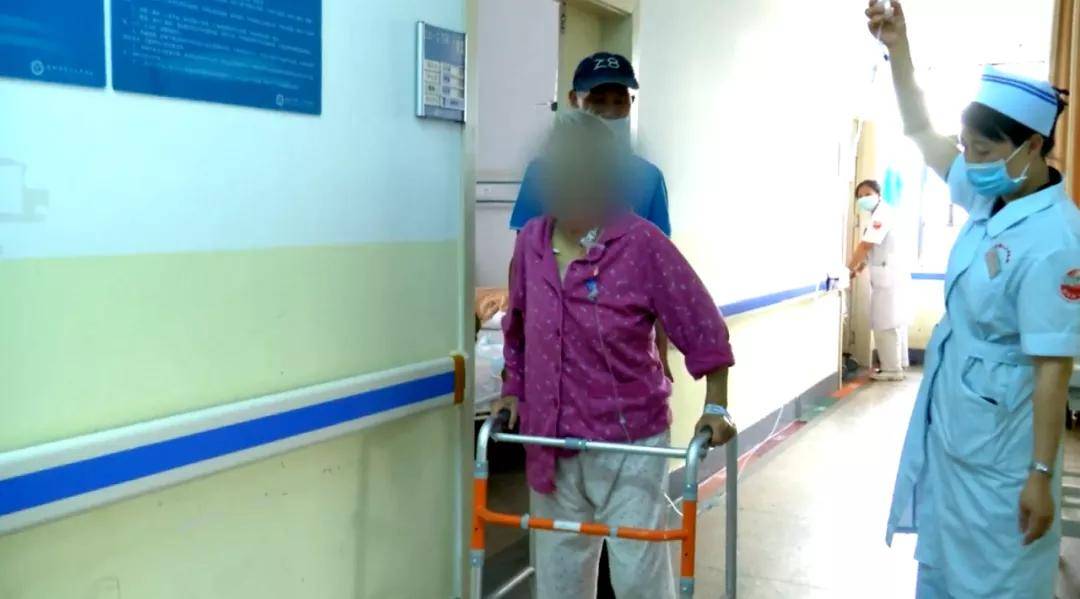 老人|股骨颈骨折、骨质疏松！101岁高龄老人意外摔倒，做了这个手术后...