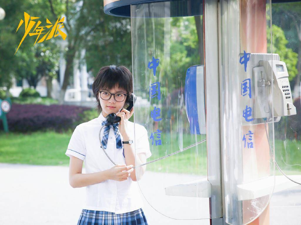 黑色|她是《少年派》林妙妙,穿机车服配牛仔裤,帅气得不像17岁少女