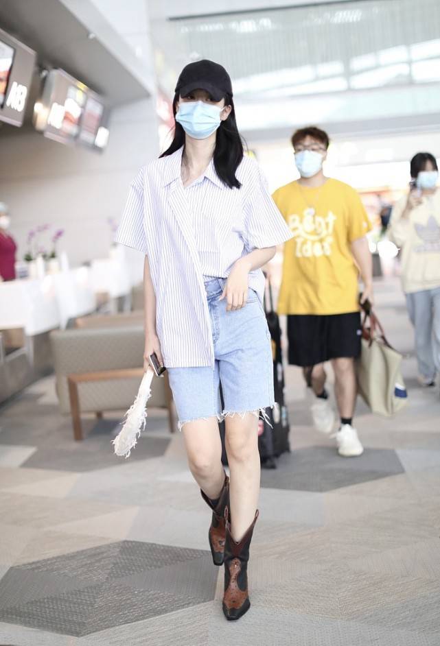 乔欣|乔欣腿长就是任性,完美驾驭老爹衬衫+牛仔靴,这造型太亮眼了