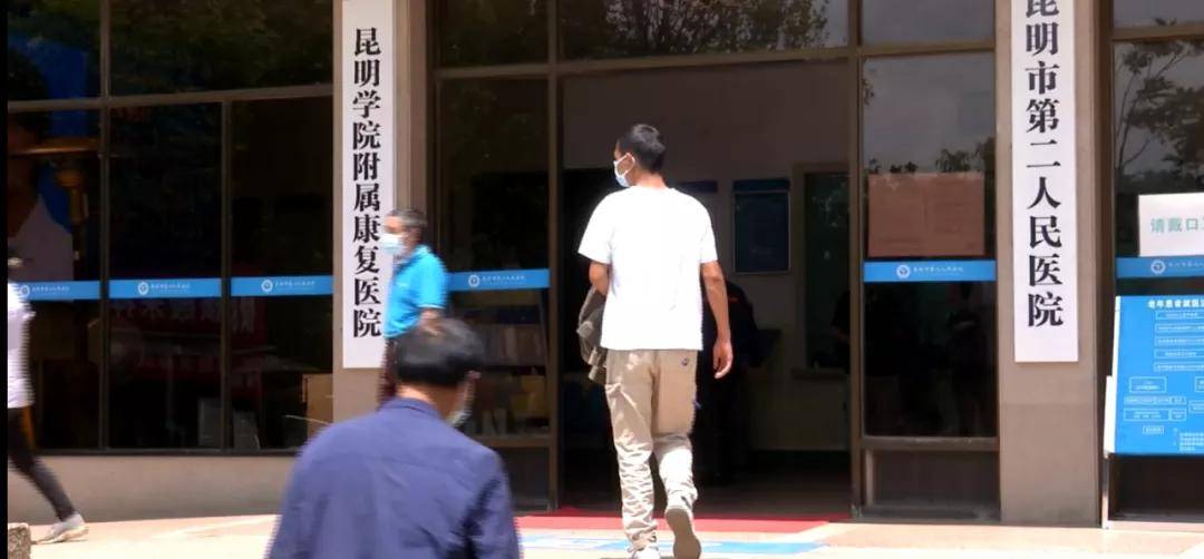 老人|股骨颈骨折、骨质疏松！101岁高龄老人意外摔倒，做了这个手术后...