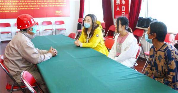 因为|“歪脸少女”赵宏秋，受资助大变女神，舍弃百万年薪甘当老师