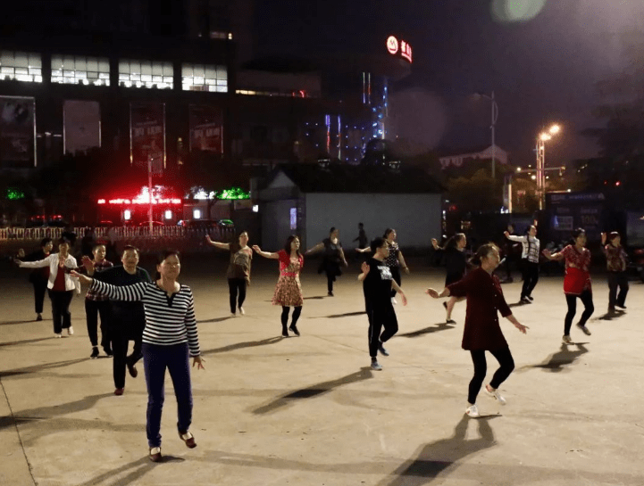 怎么开心就怎么活广场舞 8ebe81b868b24cc98c871520092e699c.png