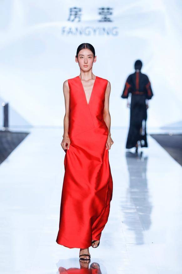 文化|2021服贸会首现时尚新亮点，首钢园迎来房莹国风大师秀