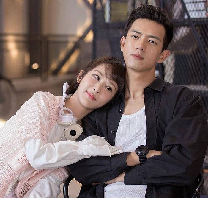 韩商言|李现戏里戏外都太苏！穿浴袍在线撩妹，私服衬衫穿搭变身“校草”