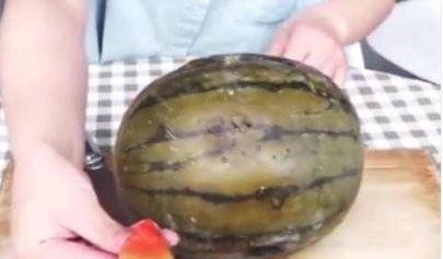 西瓜怎么切不爆开 a5f541a0e0fc46bcb587bdb0d40d5a00.jpeg