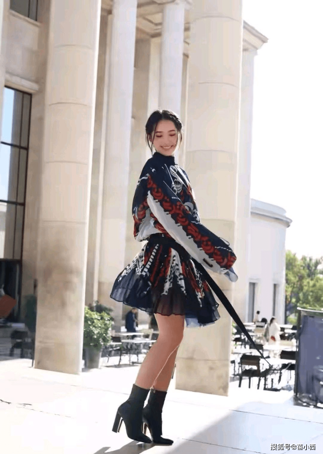 郭碧婷|郭碧婷难怪能嫁入豪门，穿卫衣配牛仔裤走机场，气质就这么惊艳