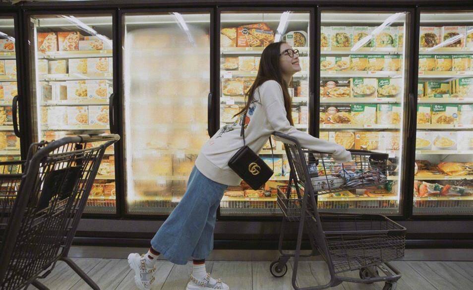 女神|宋佳穿睡衣也时尚,倪妮成街拍女神,论私服穿搭的秘密