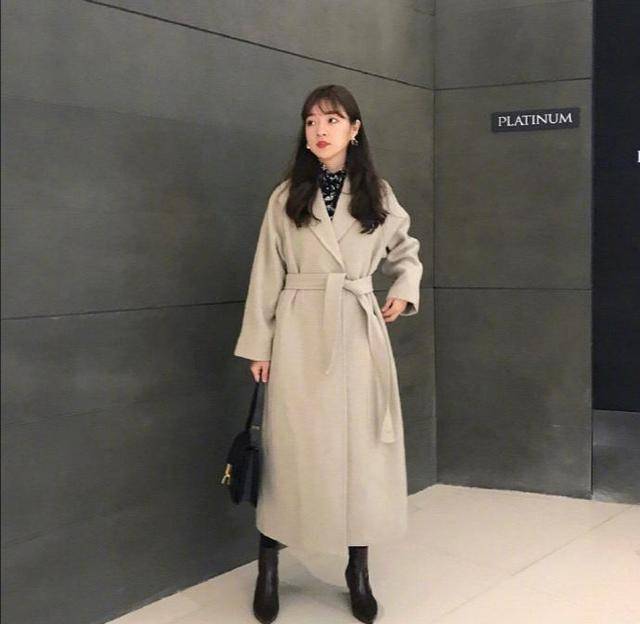 服装|黑色的内搭搭配黑色的通勤裤子，超显帅气