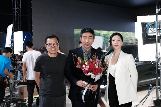 江疏影|江疏影这次要逆袭！穿牛仔装换衣似变魔术，彻底摆脱时尚绝缘体质