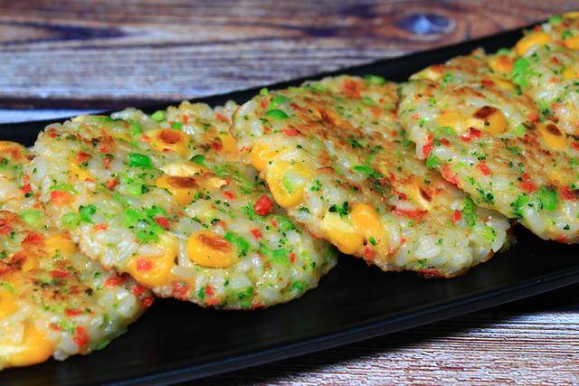 方法|一把韭菜直接扔进锅里，金黄酥脆，香味四溢，当早餐营养又省时间