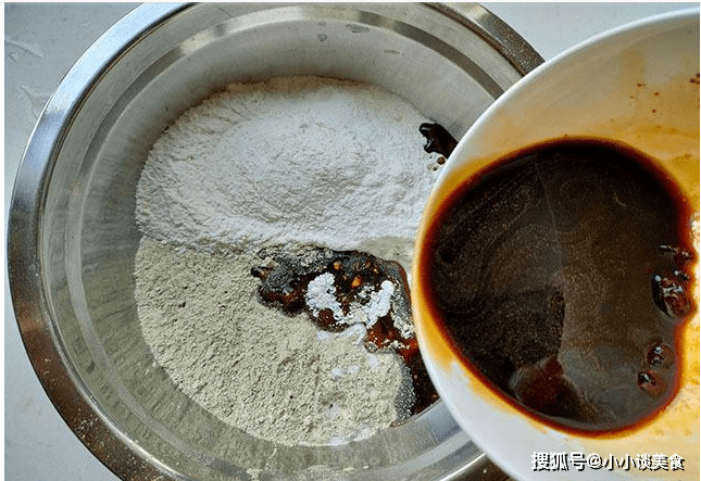 娟妈|下面几样食材加水搅拌，铺锅里蒸一蒸，营养简单，我常做成早餐吃