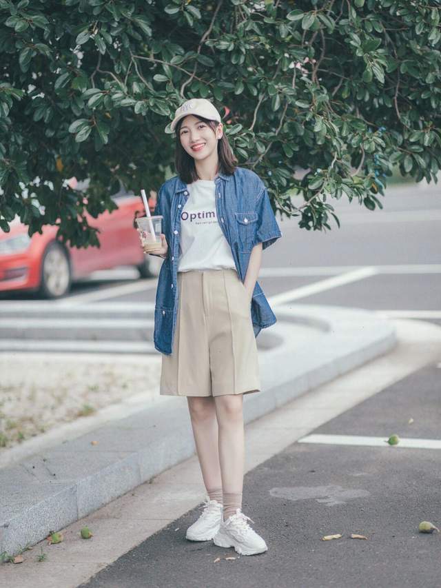 配饰|想变成“商圈精英”的女神，试一试西服搭配波点连衣裙，高贵大气