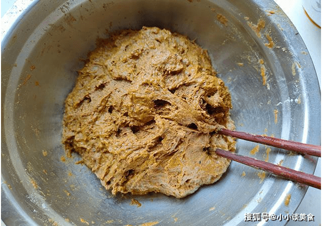 娟妈|下面几样食材加水搅拌，铺锅里蒸一蒸，营养简单，我常做成早餐吃