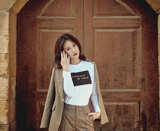 藏蓝色|陈乔恩OL造型化身冷艳女神，穿帅气西装气场超A，确定你有40岁？