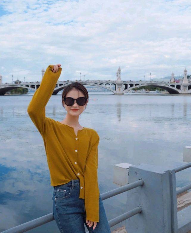 卫衣|女生就该美美的，日常穿搭也要穿出高级感，才能展现出自身的魅力