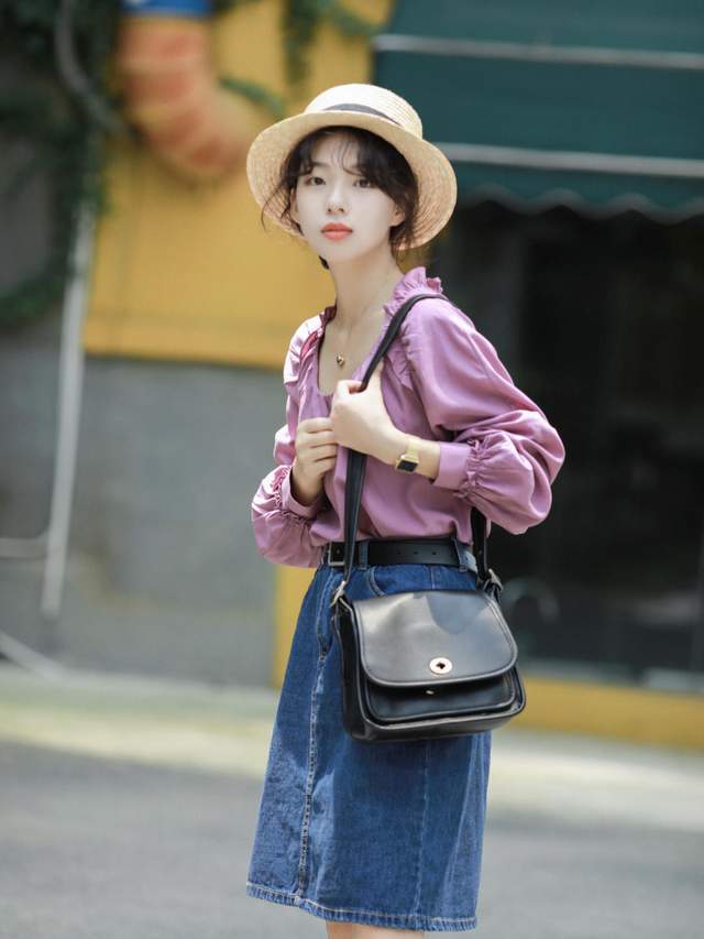 下半身|会穿的人那么多，要怎样穿才不逊色呢？衬衫＋ 牛仔裙简约时尚