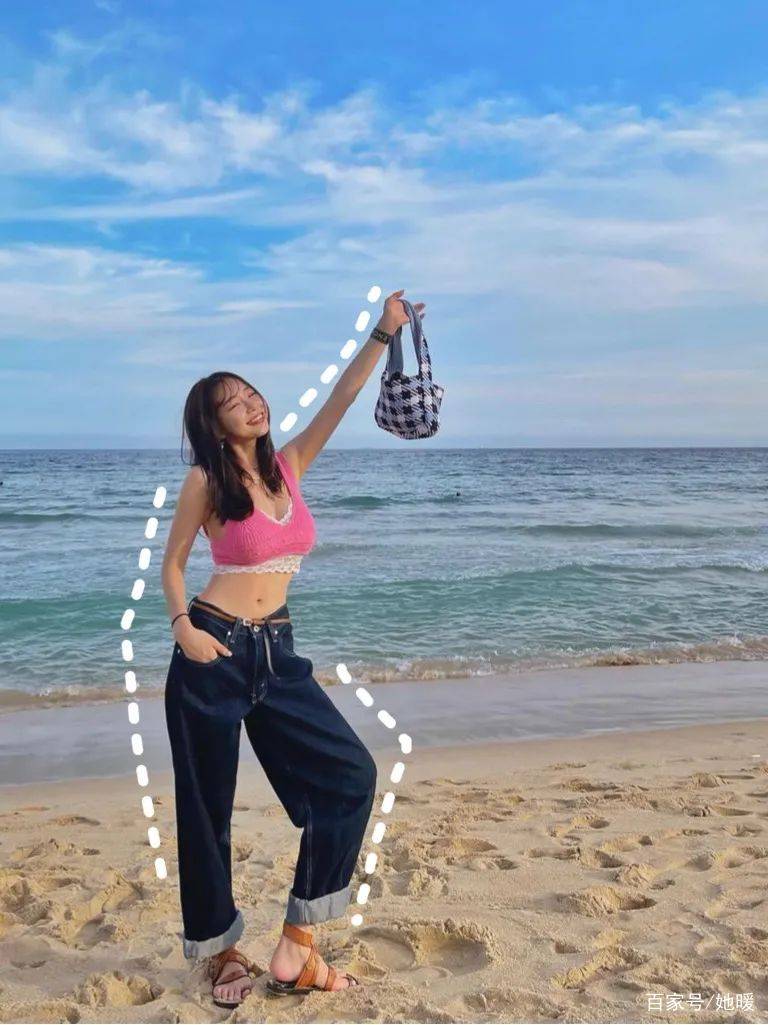 Liya|女明星“ 渣女站姿 ”火了！腰和屁股凹成90度，这谁顶得住？