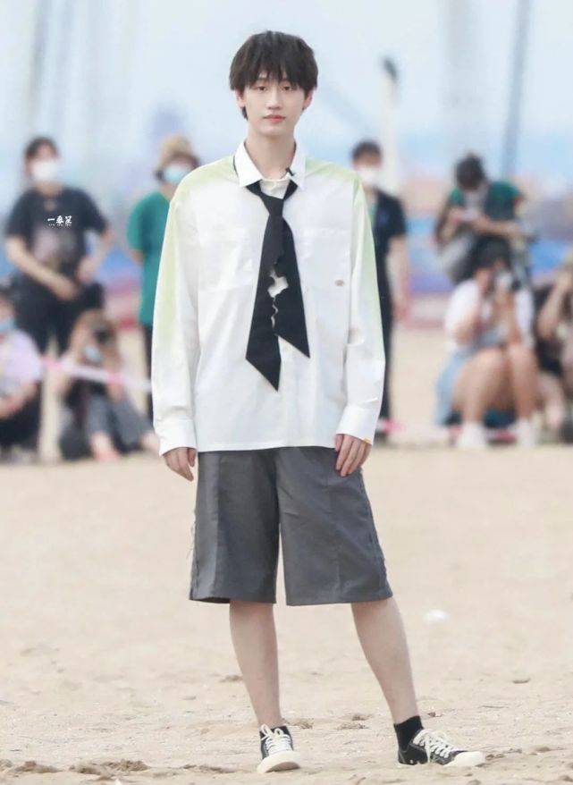 易姐|在吗,你喜欢什么类型的黑怕男孩?