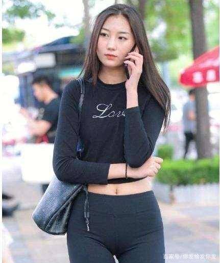 女孩子|黑色露脐长袖搭配黑色低腰打底裤,虽然很拉风,基本很少穿