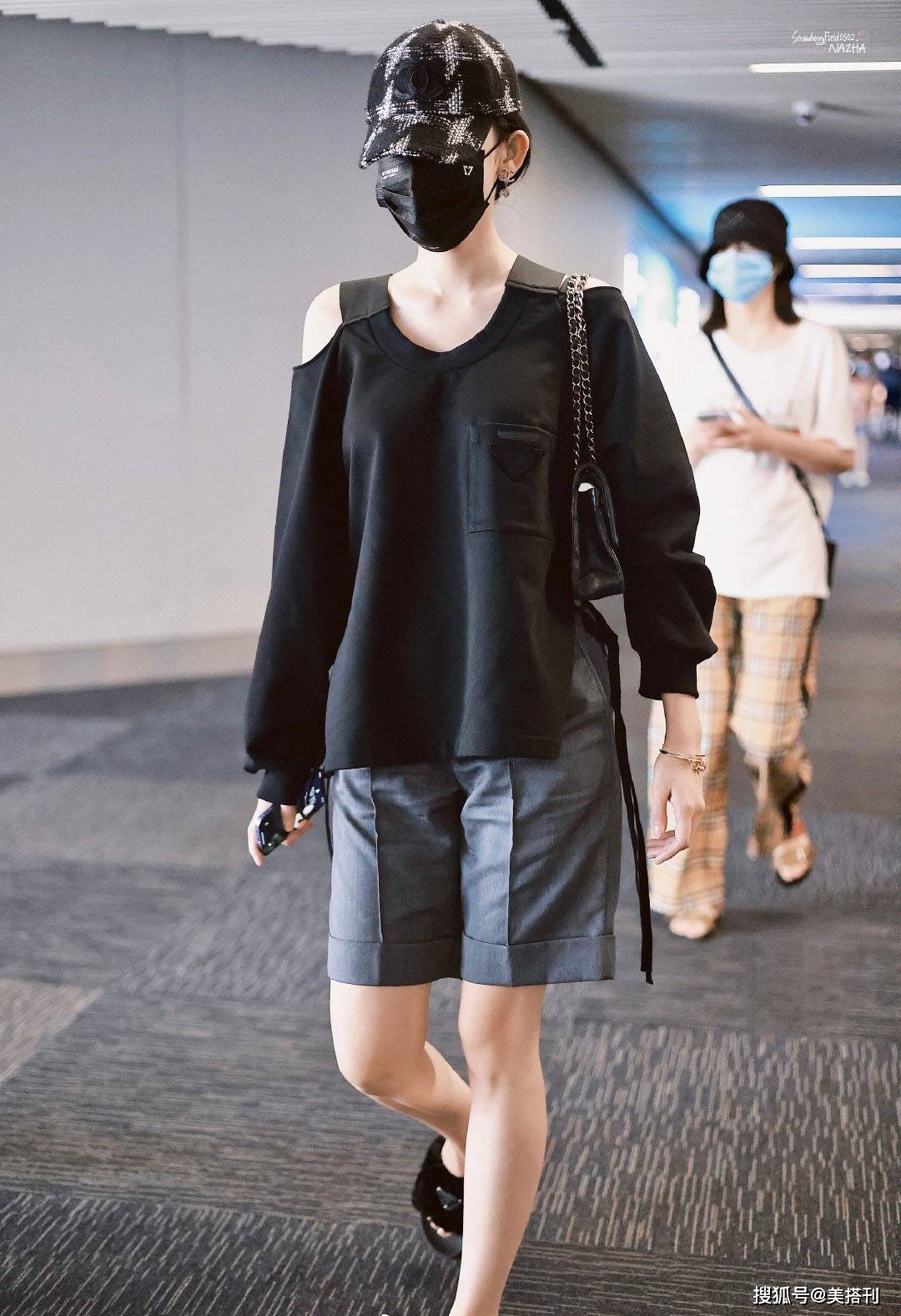 黑色|古力娜扎最新机场私服，穿宽松短裤踩拖鞋，网友：美女成大老爷们