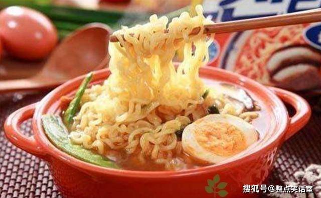 因为|韩国人：我们早餐吃泡面，印度人：我们吃炒面，中国人：都是弟弟