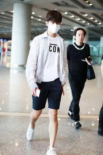 整体|杨洋“眼镜杀”男友力满满，穿西装利索潇洒，“精英范”十足