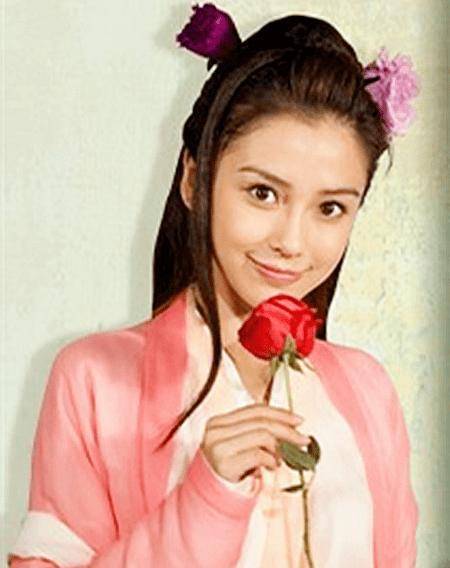 佟丽娅|当古装美人手拿一枝花，佟丽娅、高圆圆、刘亦菲谁最美？