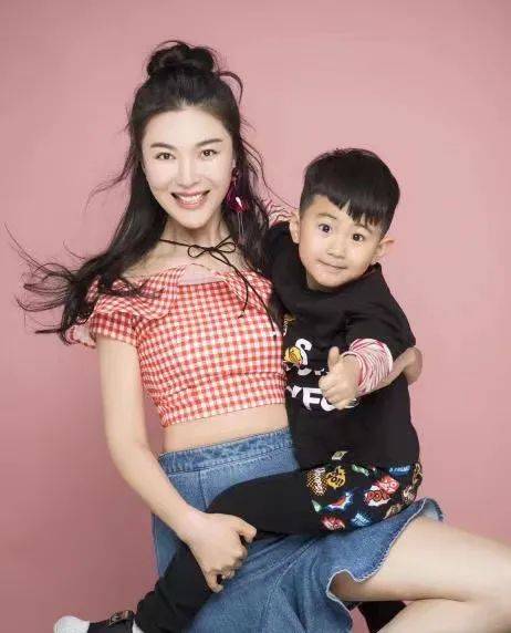 用演技打破中年女演员枷锁网友活在角色里的闫勤