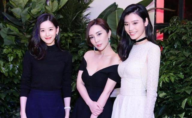 奚梦瑶|同样都是嫁入豪门，章泽天、奚梦瑶气质太不一样，感觉有点差距