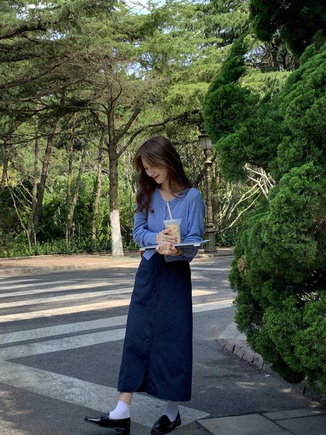 棕色|无针织衫不秋天，搭配百褶裙简约又洋气，青春活力，太好看了