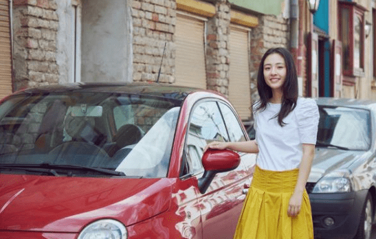 身材|张雨剑一家三口度假真幸福，吴倩光脚穿露腰装，身材恢复得真好