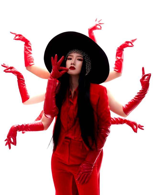 阳光|孟美岐的时尚感真是不一般,穿橘黄色外套阳光自信,活力满满