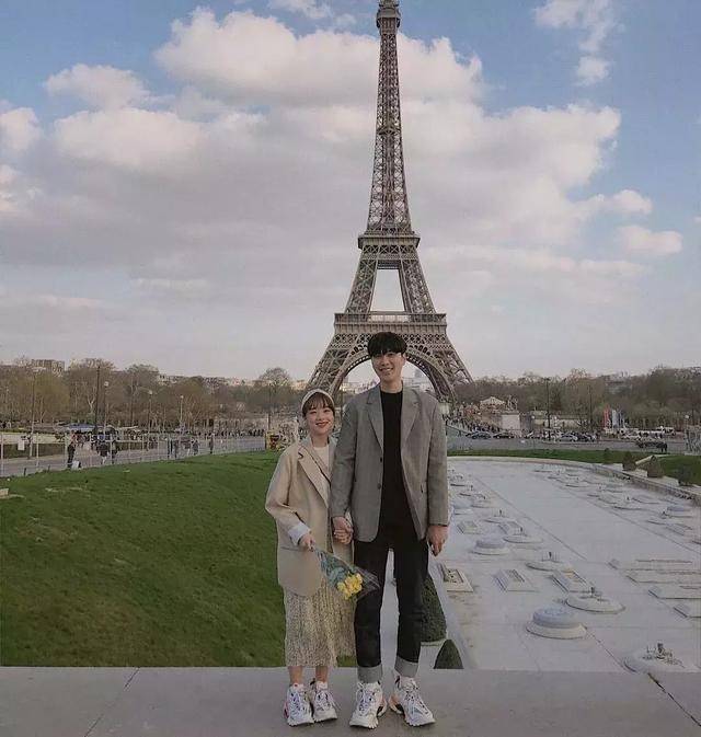 颜色|“裙子＋运动鞋”才是今夏最火CP，时髦显高又百搭，谁穿谁好看