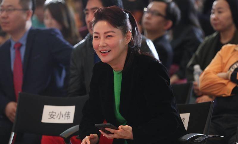 黑色|“最美潘金莲”王思懿的气质真不错，穿的很简单，依旧很有女人味