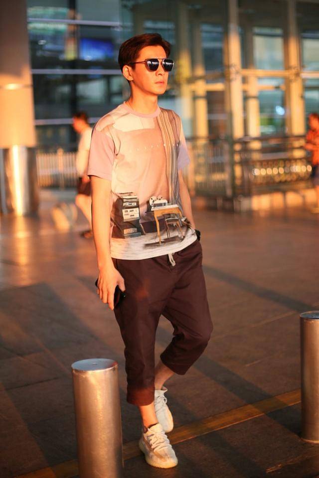 男生|乔振宇老态明显，但身材依旧很有型，休闲装都能穿出时尚感