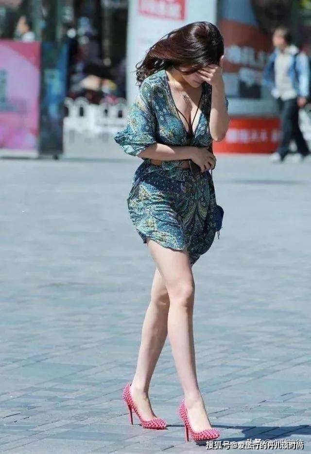 身材|秋来广州美女街拍时尚穿搭，“越秀”越时尚越发的美丽，多姿多彩