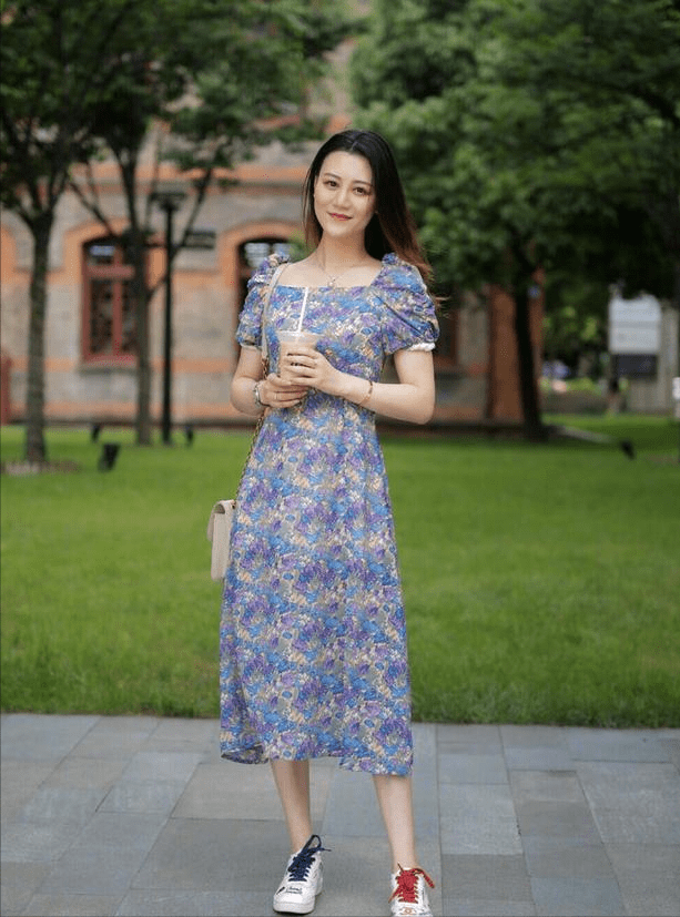 整体|小个子女生，穿碎花裙怎么搭配鞋子，更加显高、时髦？