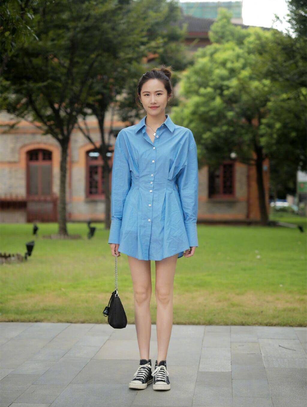 小个子|“帆布鞋＋裙子”，今夏这样穿，减龄时髦又好看，小个子也能穿