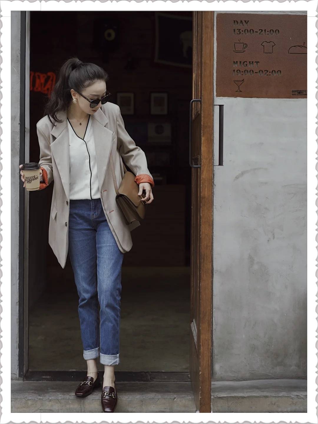 流苏|小白鞋不火了，今年爆红的这款鞋子，配西装和裙子很美