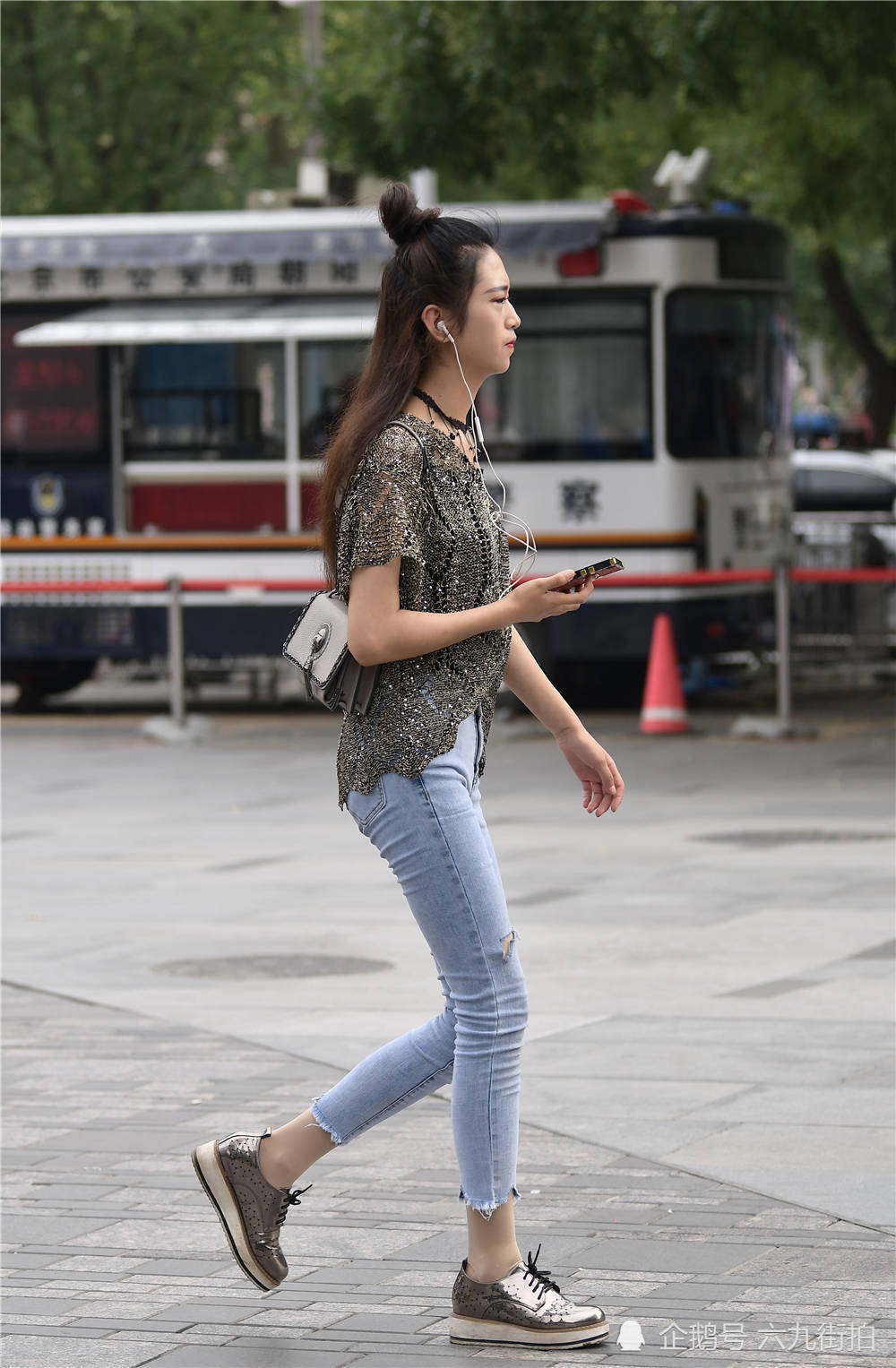 显得|九分紧身牛仔裤，苗条身材姑娘，搭配平底鞋也很时尚