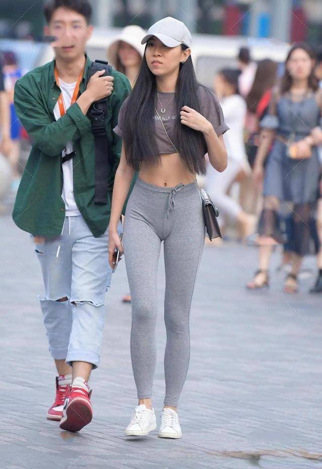 显高|大臀瑜伽裤美女，用心挑选搭配的姑娘，真佩服她。(3)