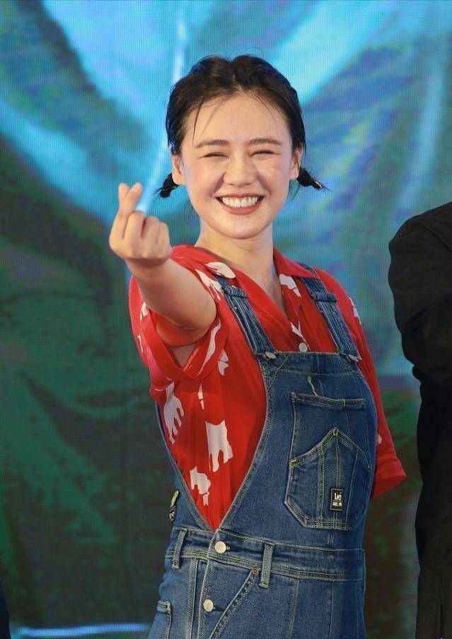 马思纯|马思纯不愧是影后，笑起来的每一帧都有戏，还真挺像海绵宝宝的
