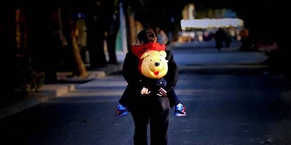 生活|父母起诉22岁姐姐拒养2岁弟弟：很多人生二胎的出发点是错的