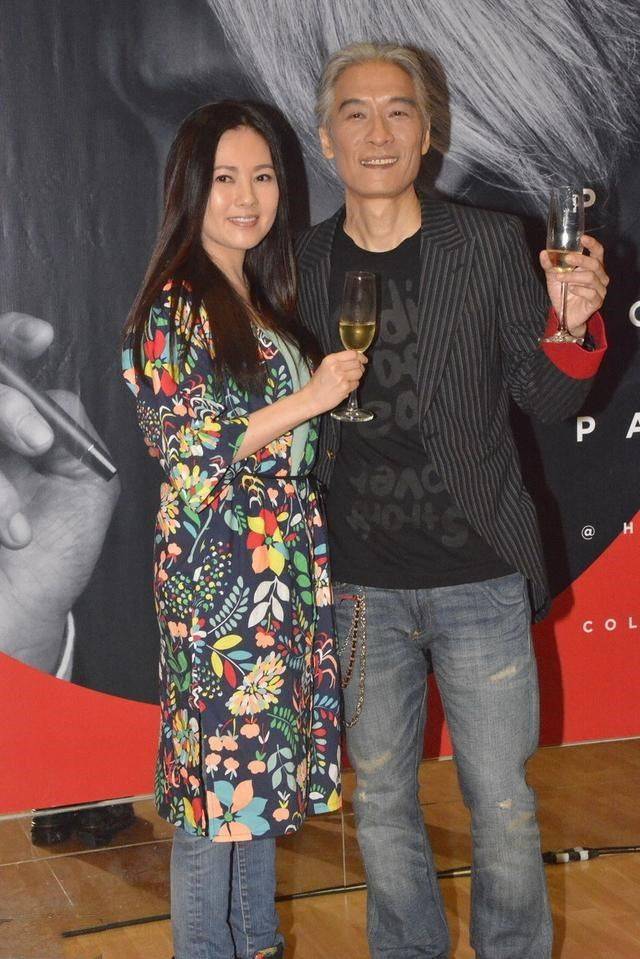 身材|55岁李丽珍优雅老去，虽然发福变大妈身材，但她还是漂亮的！
