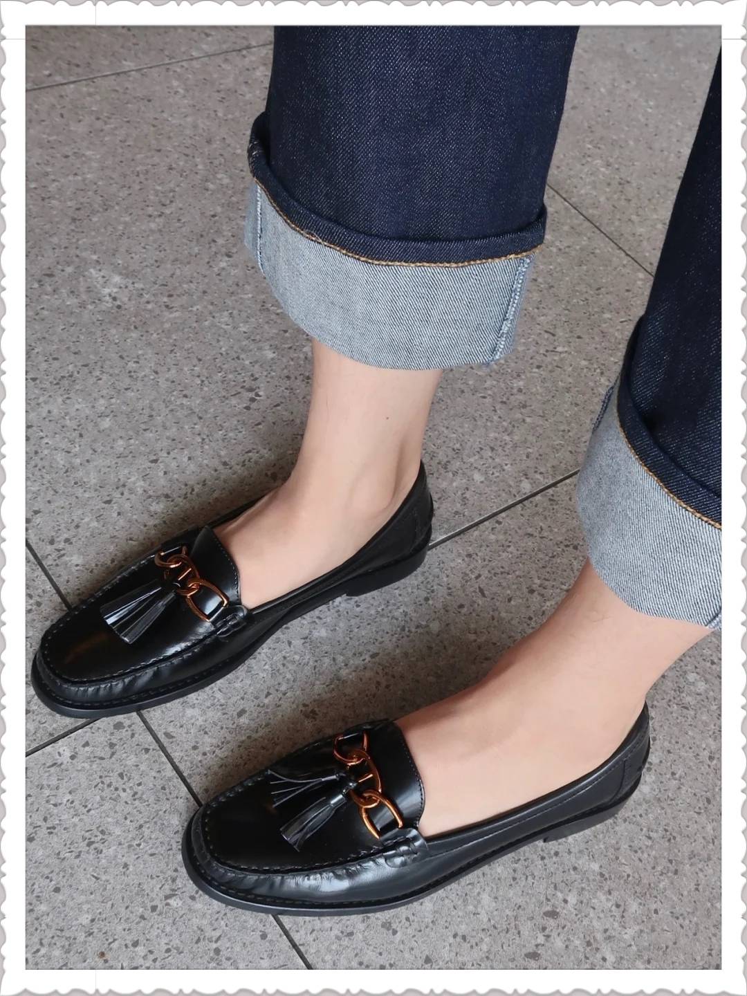 流苏|小白鞋不火了，今年爆红的这款鞋子，配西装和裙子很美