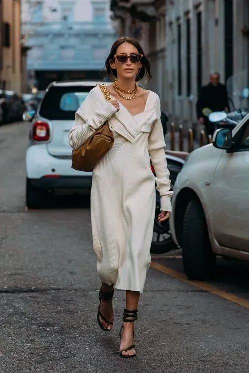 仙女|别总穿运动鞋啦！现在流行“连衣裙＋凉鞋”，好看显瘦又时髦！