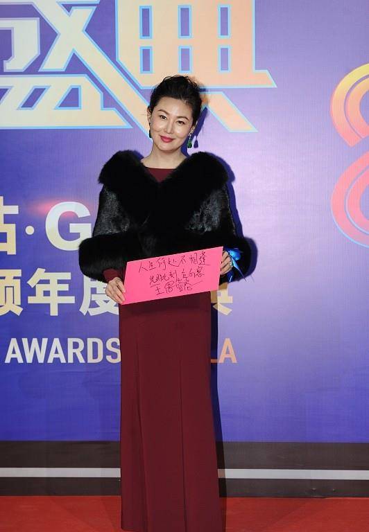 黑色|“最美潘金莲”王思懿的气质真不错，穿的很简单，依旧很有女人味