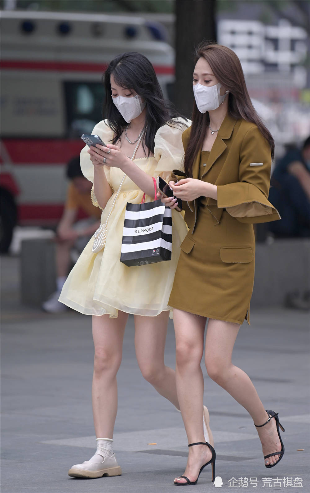 黑色|夏季选择一字带细跟凉鞋,简约清凉,还搭配出时尚大气风格